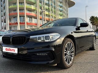 2019 BMW 5 серии 520d VII (G30/G31/G38), чёрный, 4200000 рублей, вид 4