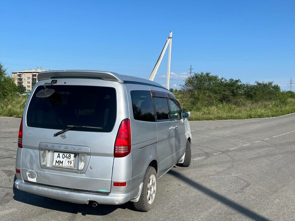 2000 Nissan Serena II (C24), серебристый, 550000 рублей - вид 8