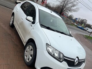 2017 Renault Logan II, белый, 680000 рублей, вид 2