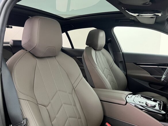 2025 BMW 5 серии 520i VIII (G60/G61/G68), чёрный, 6990000 рублей - вид 13