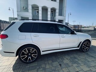 2022 BMW X7 40i I (G07), белый, 12450000 рублей, вид 3