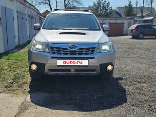 2011 Subaru Forester III Рестайлинг, серебристый, 2000000 рублей, вид 2