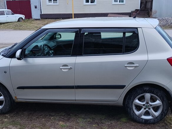2012 Skoda Fabia II Рестайлинг, серебристый, 545000 рублей - вид 3