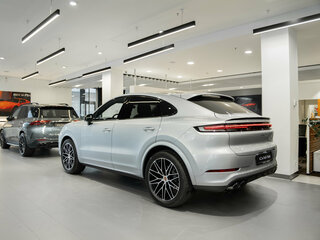 2026 Porsche Cayenne Coupé III Рестайлинг, серый, 17590000 рублей, вид 3