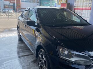 2018 Volkswagen Polo V Рестайлинг, чёрный, 500000 рублей, вид 2