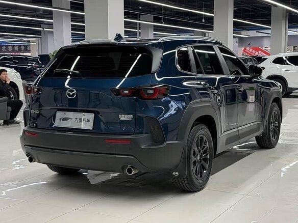2024 Mazda CX-50, чёрный, 4778432 рублей - вид 4