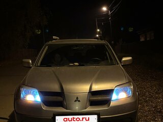 2005 Mitsubishi Outlander I, серебристый, 700000 рублей, вид 2