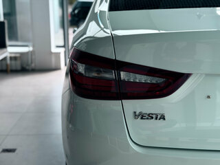 2024 Lada (ВАЗ) Vesta I Рестайлинг (NG), белый, 1160000 рублей, вид 4