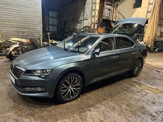 2019 Skoda Superb III Рестайлинг, серый, 3000000 рублей, вид 1