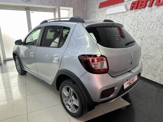 2021 Renault Sandero Stepway II Рестайлинг, серебристый, 1299000 рублей, вид 3