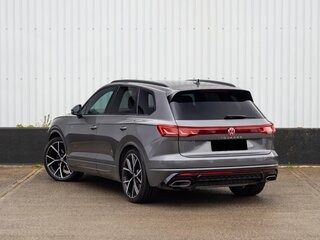 2025 Volkswagen Touareg III Рестайлинг, серый, 10630000 рублей, вид 5