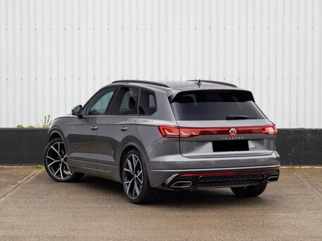2025 Volkswagen Touareg III Рестайлинг, серый, 10630000 рублей, вид 5