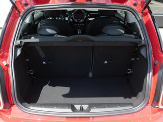 2022 Mini Hatch Cooper III (F55/F56) Рестайлинг 2, красный, 3050000 рублей, вид 3