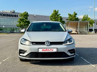 2018 Volkswagen Golf VII Рестайлинг, белый, 1790000 рублей, вид 2