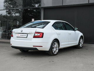 2017 Skoda Octavia III (A7) Рестайлинг, белый, 1550000 рублей, вид 4