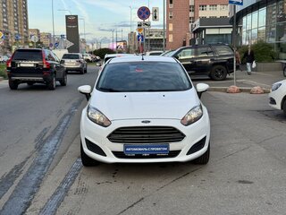 2015 Ford Fiesta Mk6 Рестайлинг, белый, 620000 рублей, вид 2