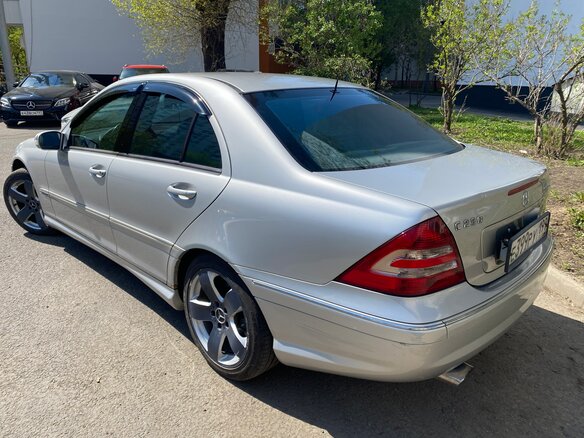 2004 Mercedes-Benz C-Класс 230 II (W203) Рестайлинг, серебристый, 850000 рублей - вид 9