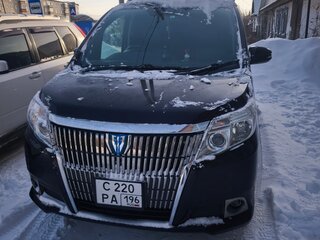 2014 Toyota Esquire I, красный, 2000000 рублей, вид 2