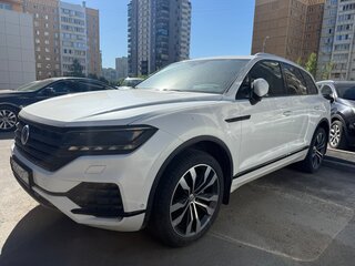 2019 Volkswagen Touareg III, белый, 5800000 рублей, вид 1