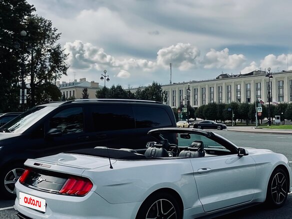 2017 Ford Mustang VI Рестайлинг, белый, 2250000 рублей - вид 11
