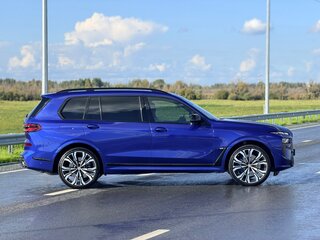2022 BMW X7 M60i I (G07) Рестайлинг, синий, 13700000 рублей, вид 5