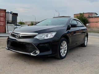 2017 Toyota Camry VII (XV50) Рестайлинг, чёрный, 1600000 рублей, вид 2