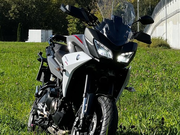 2018 Yamaha MT-09 Tracer (FJ-09), серый, 900000 рублей - вид 16