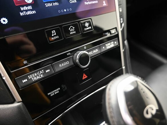 2017 Infiniti Q50 I Рестайлинг, серебристый, 2060000 рублей - вид 17
