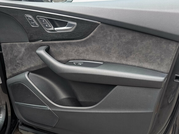 2019 Audi Q8 55 TFSI I (4M), серый, 4900000 рублей - вид 24