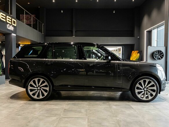 2024 Land Rover Range Rover P530 MHEV Long V, серый, 29990000 рублей - вид 6