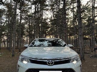 2016 Toyota Camry VII (XV50) Рестайлинг, белый, 2630000 рублей, вид 2