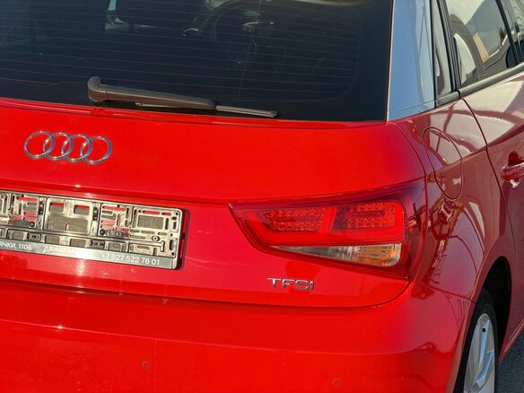 2013 Audi A1 I (8X), красный, 920000 рублей - вид 9