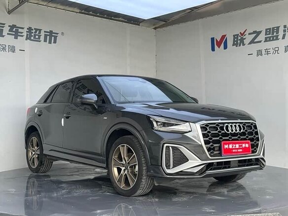 2022 Audi Q2 35 TFSI I Рестайлинг, серый - вид 2