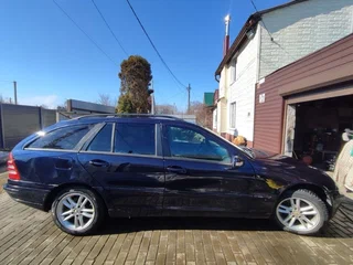2004 Mercedes-Benz C-Класс 220 II (W203) Рестайлинг, синий, 333000 рублей, вид 2
