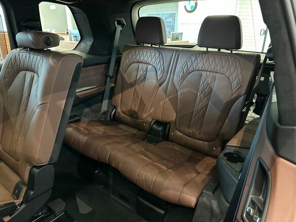 2026 BMW X7 M60i I (G07) Рестайлинг, чёрный, 22200000 рублей - вид 11