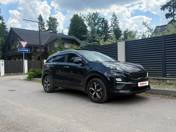 2021 Kia Sportage IV Рестайлинг, чёрный, 2580000 рублей - вид 2