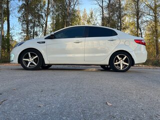 2015 Kia Rio III, белый, 985000 рублей, вид 4