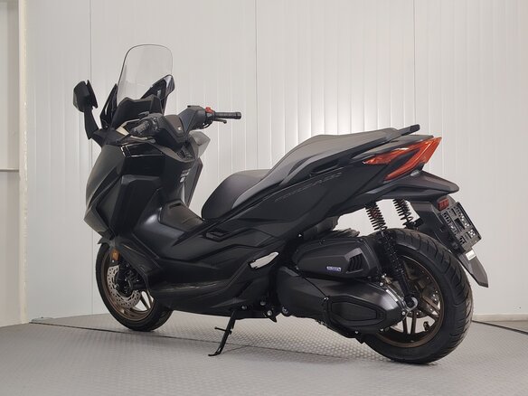 2025 Honda Forza, чёрный, 799000 рублей - вид 5