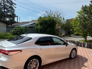 2018 Toyota Camry VIII (XV70), белый, 2475000 рублей, вид 3