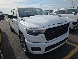 2025 Ram 1500 Crew Cab eTorque V Рестайлинг, белый, 6300000 рублей, вид 3