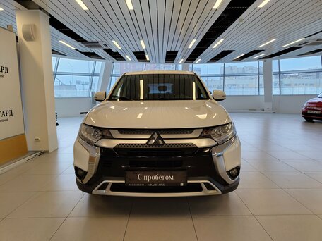 2020 Mitsubishi Outlander III Рестайлинг 3, белый, 1864000 рублей, вид 3