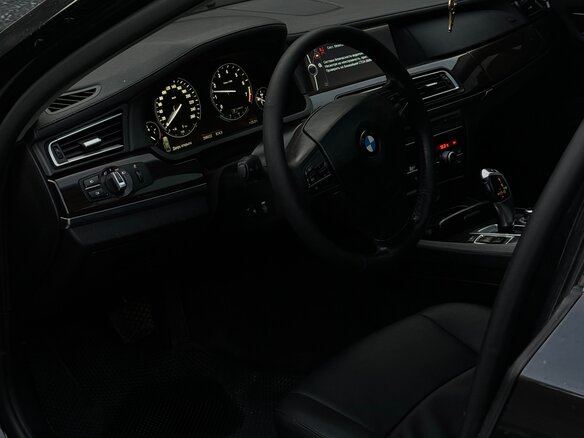 2011 BMW 7 серии 750i xDrive V (F01/F02/F04), чёрный - вид 6