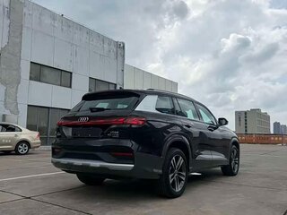 2026 Audi Q6 40 TFSI, чёрный, 6444444 рублей, вид 4