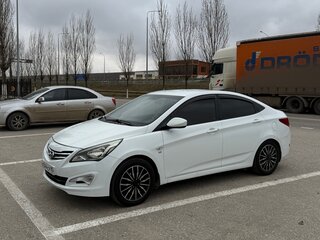 2014 Hyundai Solaris I Рестайлинг, белый, 725000 рублей, вид 1