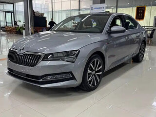 2025 Skoda Superb III Рестайлинг, серебристый, 2851222 рублей, вид 5