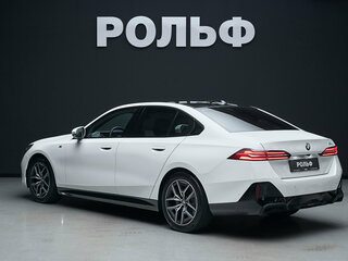 2025 BMW 5 серии 520i VIII (G60/G61/G68), белый, 7550000 рублей, вид 5