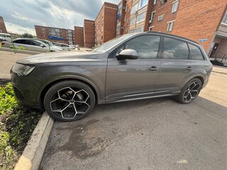 2021 Audi Q7 45 TDI II (4M) Рестайлинг, серый, 5700000 рублей, вид 4