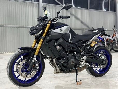 2019 Yamaha MT-09 (FZ-09), серый, 1090000 рублей, вид 2