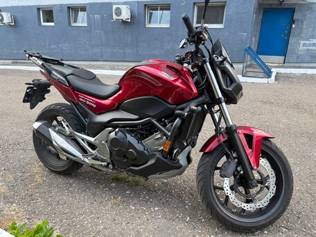 2018 Honda NC 750S, красный, 620000 рублей, вид 2