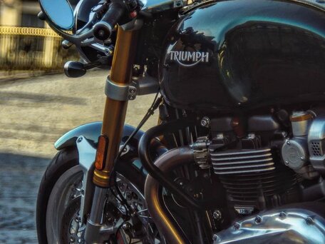 2020 Triumph Thruxton, зелёный, 1370000 рублей, вид 2